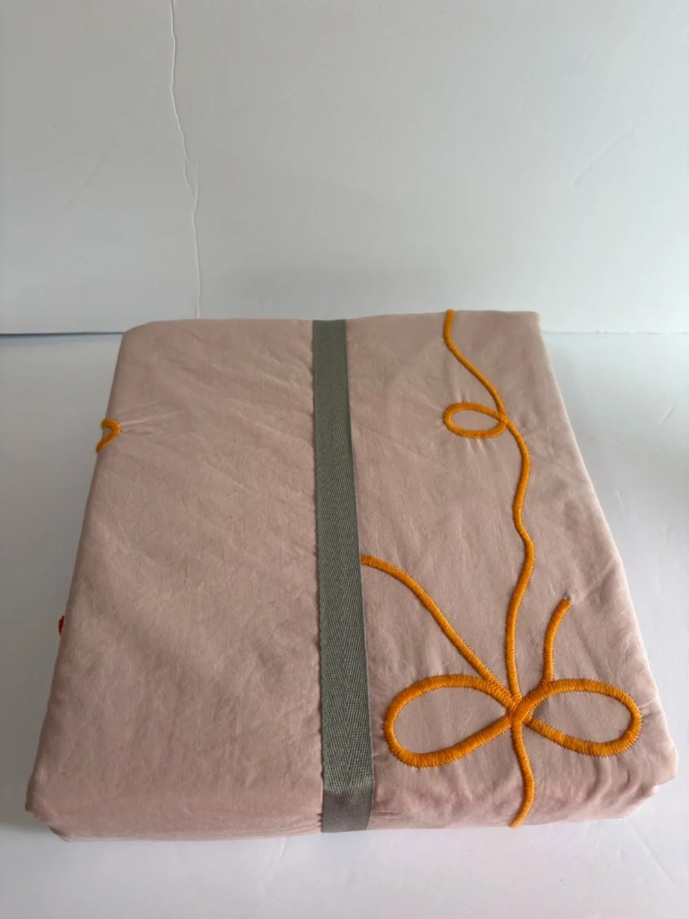 NWOT Urban Outfitters Lacey Bows Embroidered Duvet Cover Size Twin XL